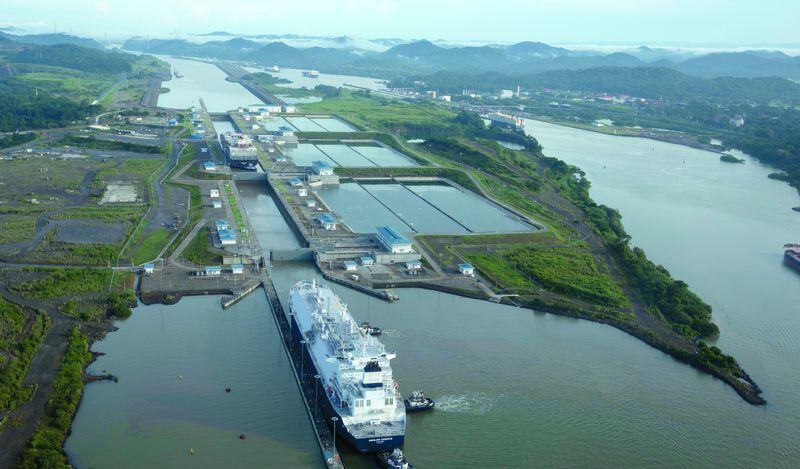 2,211 tránsitos menos en el Canal de Panamá por la sequía