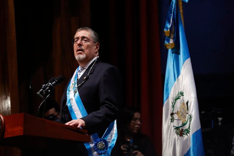 El presidente de Guatemala no descarta una consulta popular para remover a fiscal general