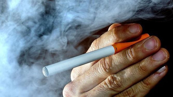El Ministerio de Salud prohibió la importación y venta de cigarrillos  electrónicos, Calentadores de tabaco, Página