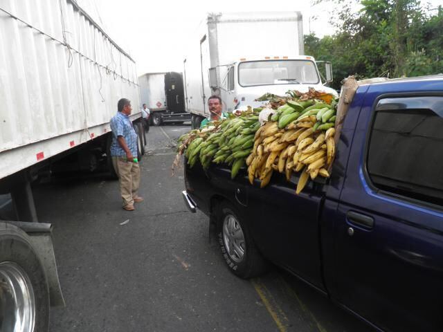 Camioneros varados en San Félix amenazan con empezar un ...