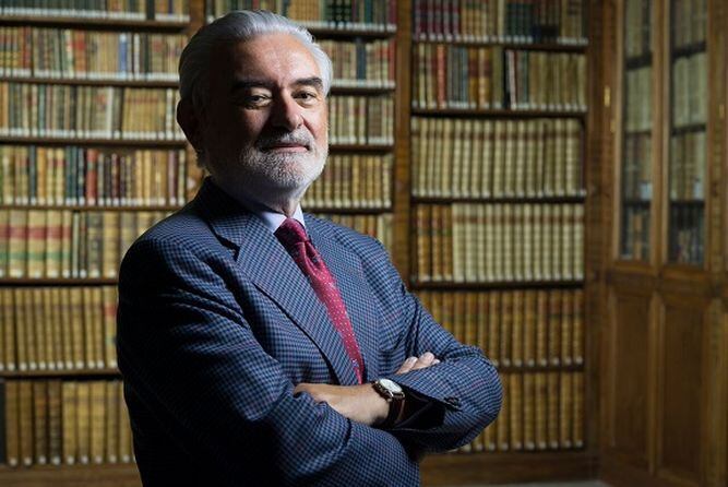 El director de la Real Academia Española considera que el libro impreso nunca desaparecerá