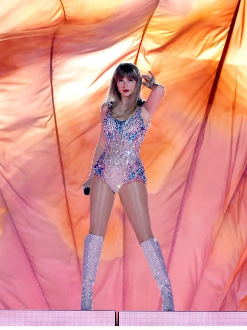 Los atuendos de Taylor Swift en su gira Eras y sus significados