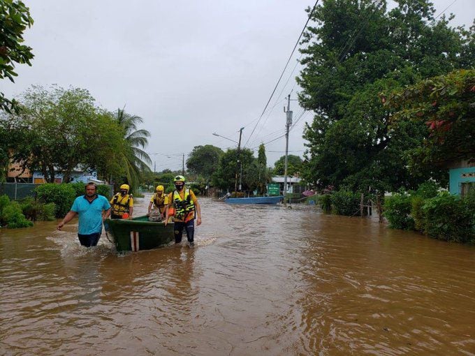 Eta deja decenas de muertos por derrumbes e inundaciones en América Central