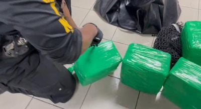 Ubican 65 paquetes con droga en el casco de un buque en un puerto de la costa atlántica