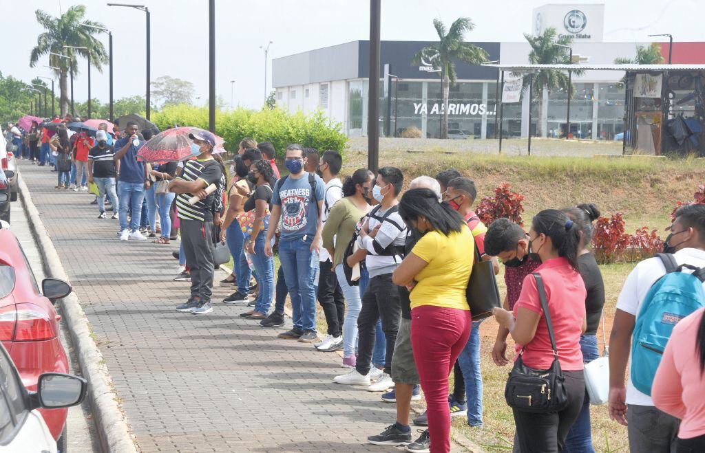 Los Salarios Bajan Y Las Plazas Laborales Son Pocas La Prensa Panamá 4009