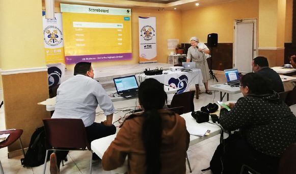 Monja tuitera enseña a jóvenes de Latinoamérica a evangelizar en redes