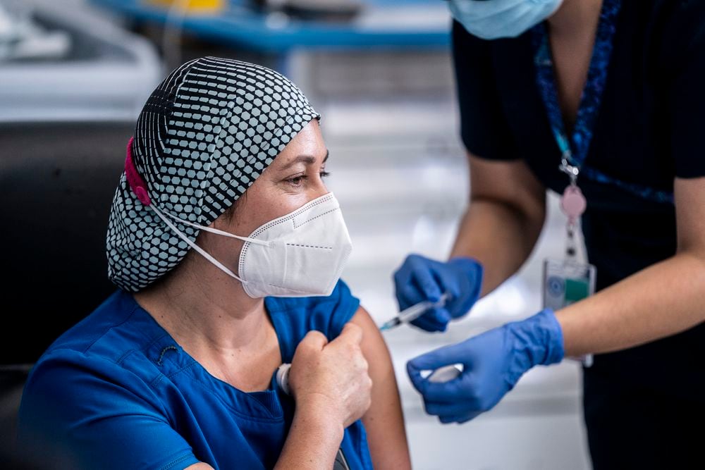 Chile inicia vacunación contra el coronavirus con su ...