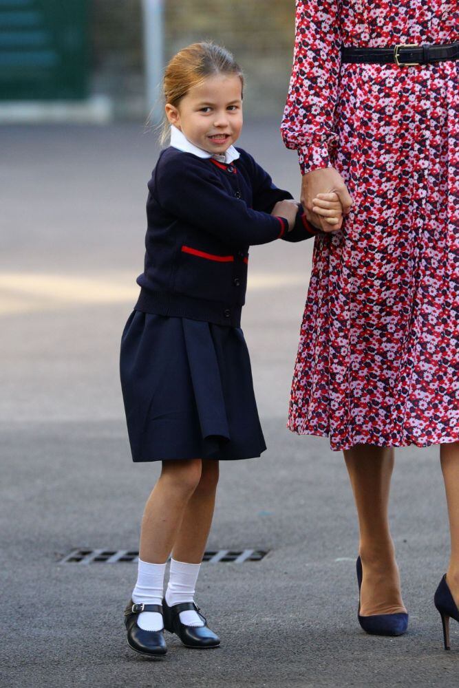 Las imágenes del primer día de escuela de la princesa Charlotte