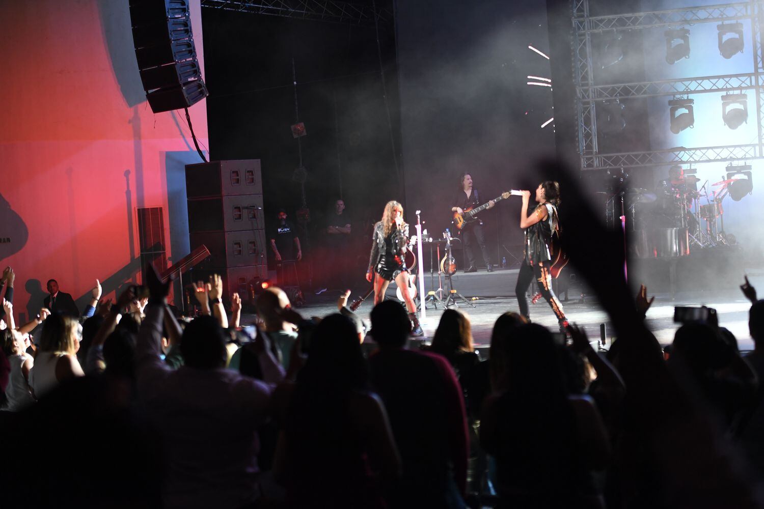 El dúo musical Ha*Ash embelesa al público en Panamá con su pop country | La  Prensa Panamá