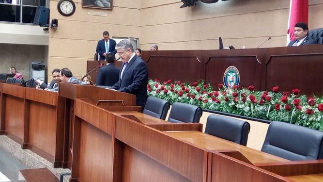 Ministro Dulcidio De La Guardia presenta en la Asamblea proyecto que rebaja tasa de inmueble