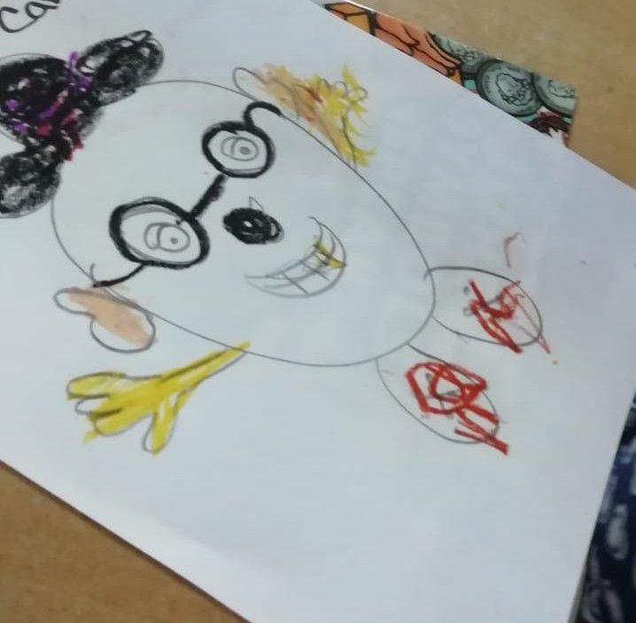 Clases de dibujo para entretener a los niños afectados por el huracán Eta