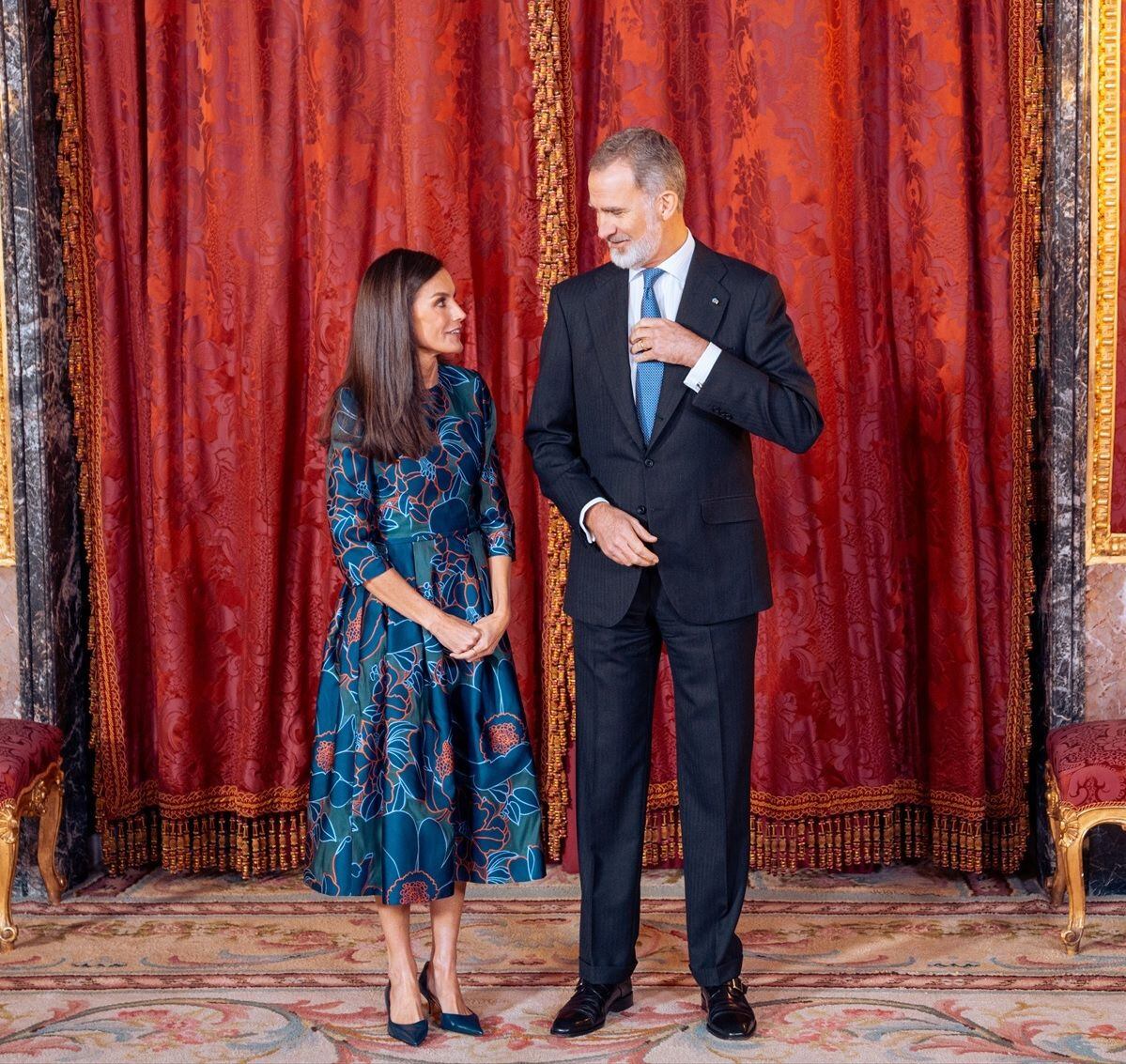 La reina Letizia recurre a uno de sus vestidos favoritos de Carolina Herrera