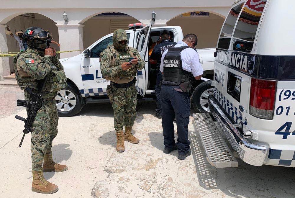Balacera en playa de Cancún deja 2 muertos y una turista de Estados