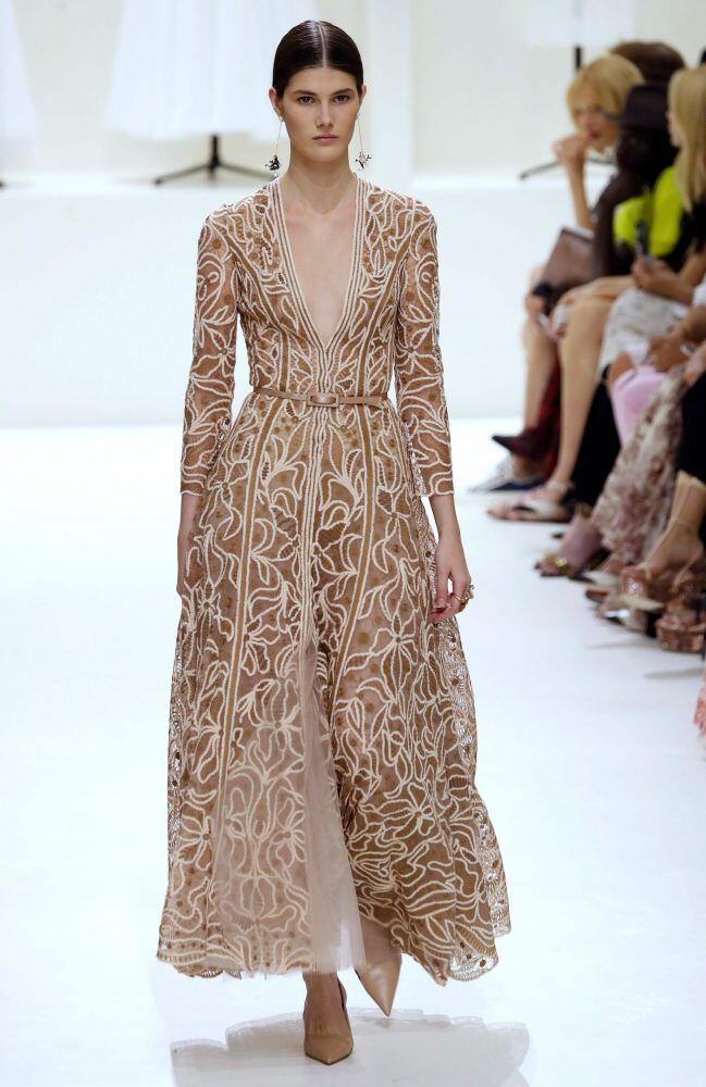 Dior reivindica el saber hacer de la alta costura, “invisible” en Instagram