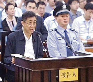 Detalles jugosos y acusaciones livianas en juicio a Bo Xilai