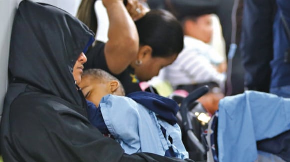 Los niños del HEP reciben atención médica en sillas
