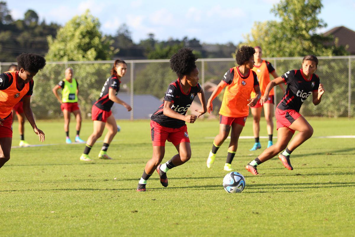 Selección Mayor Femenina y su partido en Nueva Zelanda 