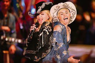 Miley Cyrus y madonna cantaron a dÚo