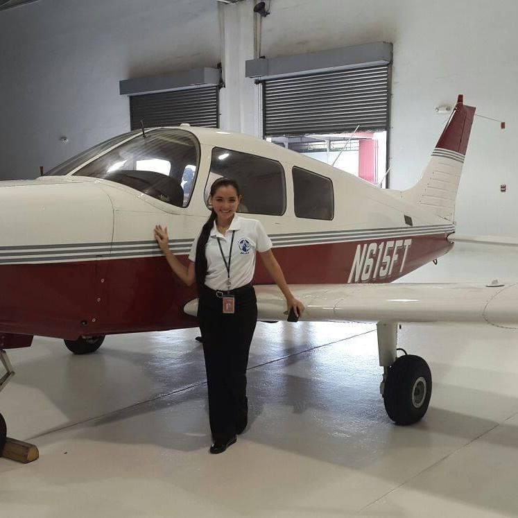 Paola Muñoz: la primera capitana egresada de la academia de aviación de Copa Airlines