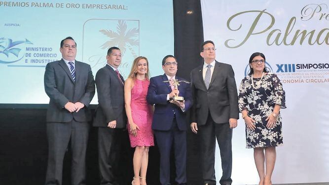 Cervecería Nacional recibe el premio Palma de Oro 2018, otorgado por el SIP