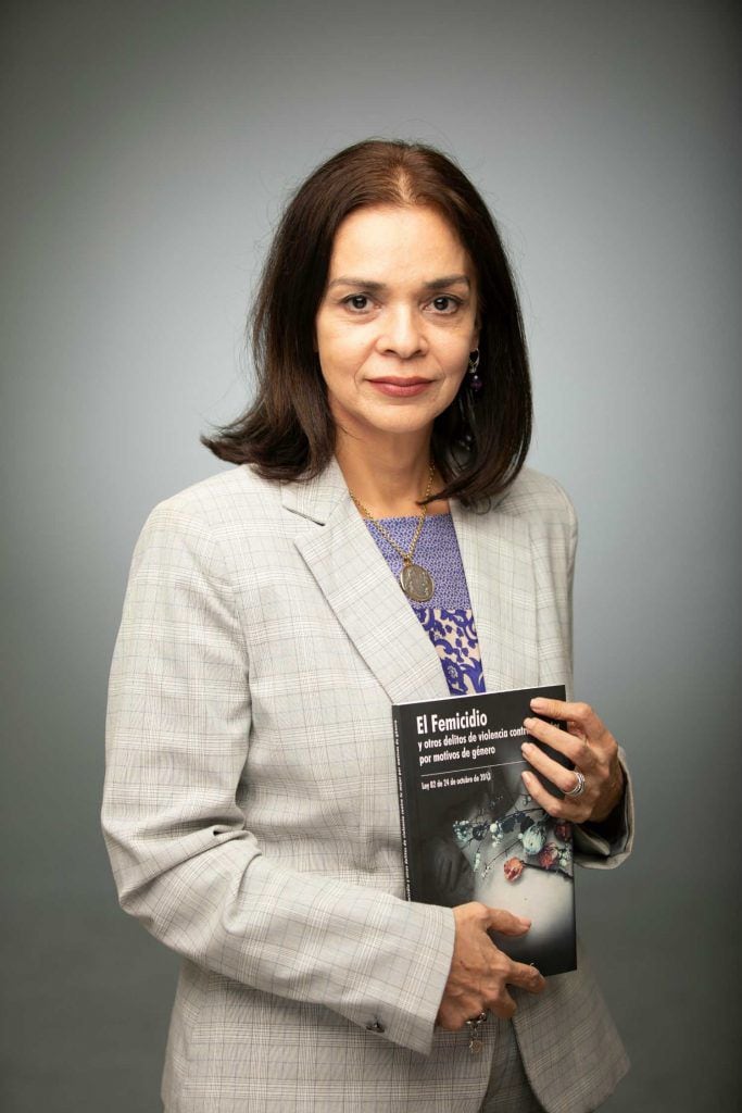 Maruquel Castroverde y su libro sobre crímenes de mujeres en Panamá