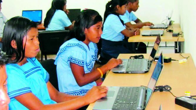 Becan a menores ngäbes para que solo se dediquen al estudio