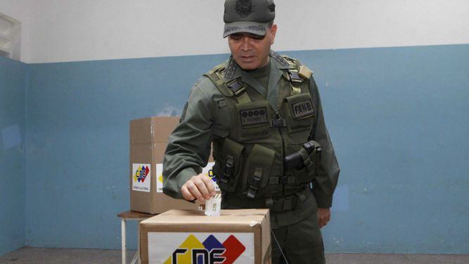 Ministro de Defensa venezolano pide evitar disturbios en cierre de jornada electoral