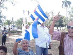 Video: Choque de disidentes cubanos y castristas en el Parque Porras