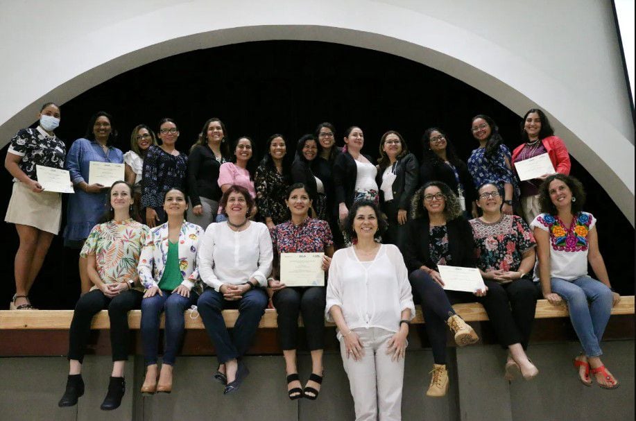 Más programas impulsan a las mujeres en la Ciencia en Panamá, pero aún falta  