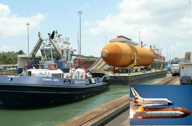 Tanque externo de combustible de transbordador espacial transita por