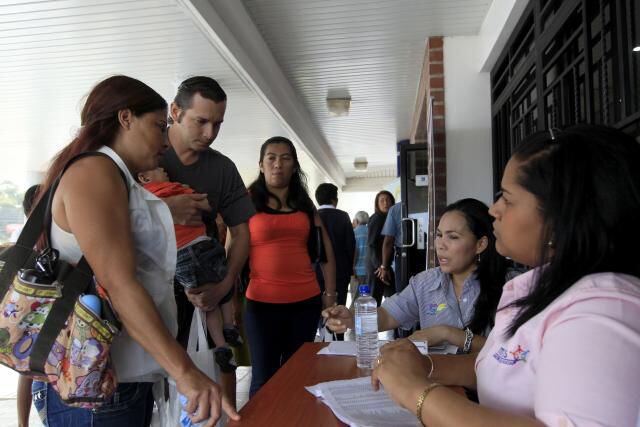 Efectúan los últimos pagos de los programas de ayuda social