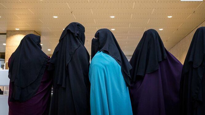 Arabia Saudita permitirá a las mujeres viajar sin autorización de un 'tutor'