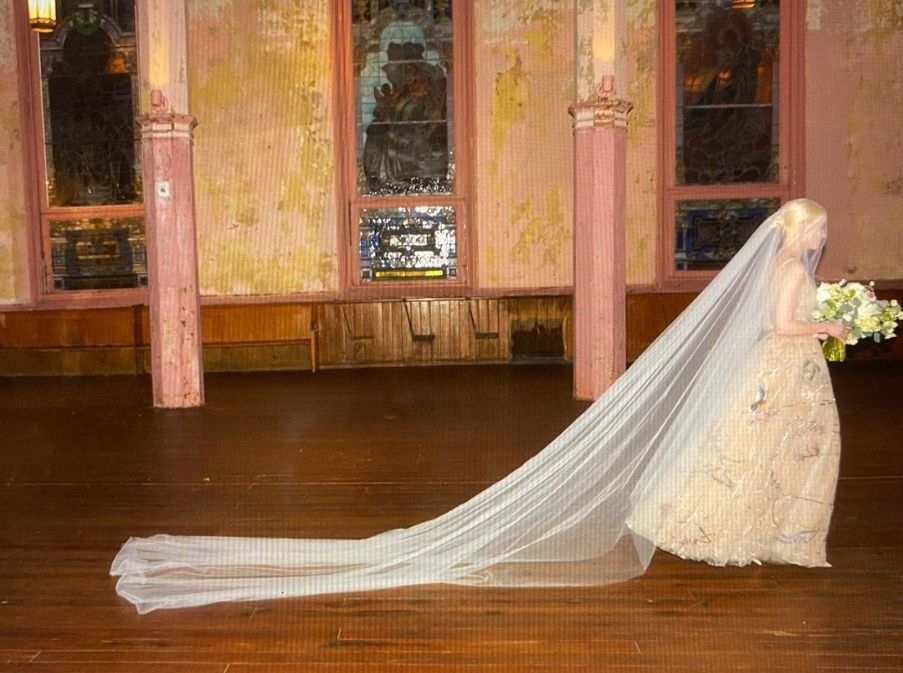 La actriz Anya Taylor-Joy revela fotos nunca antes vistas de su boda