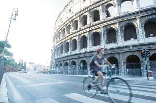 Tráfico de autos alrededor del Coliseo se cierra