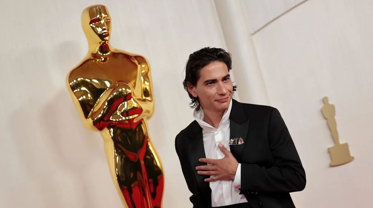 El actor Enzo Vogrincic conquista los Óscar con un traje de Loewe