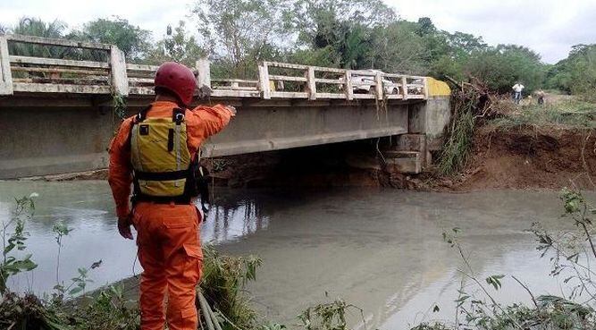 Veraguas: Sinaproc atiende emergencias en puentes en la vía hacia Mariato