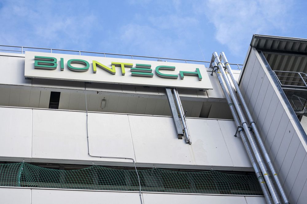 BioNTech prevé fabricar este año 2,500 millones de dosis de vacuna anticovid, un 25% más de lo previsto