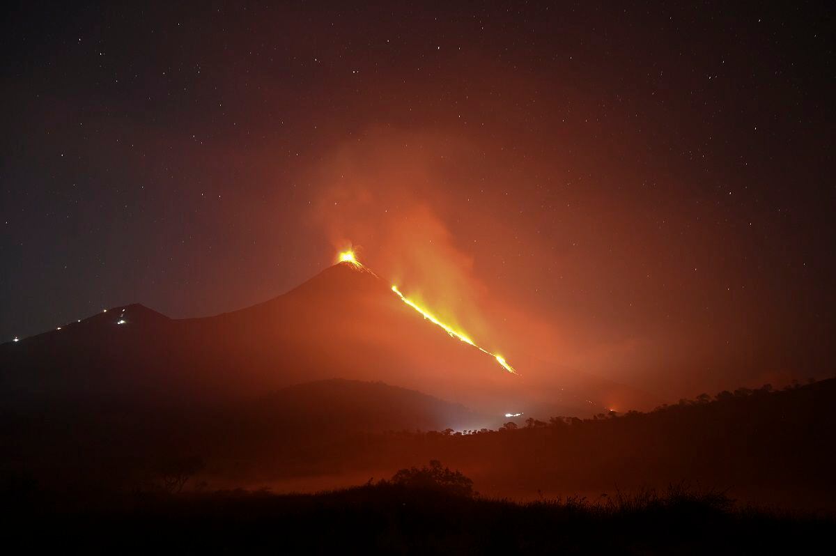 Volcán de Pacaya continúa con fuerte actividad en Guatemala