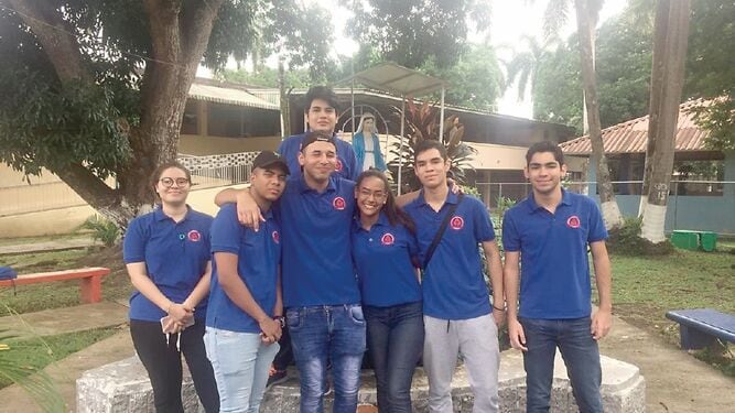Realizan servicio social