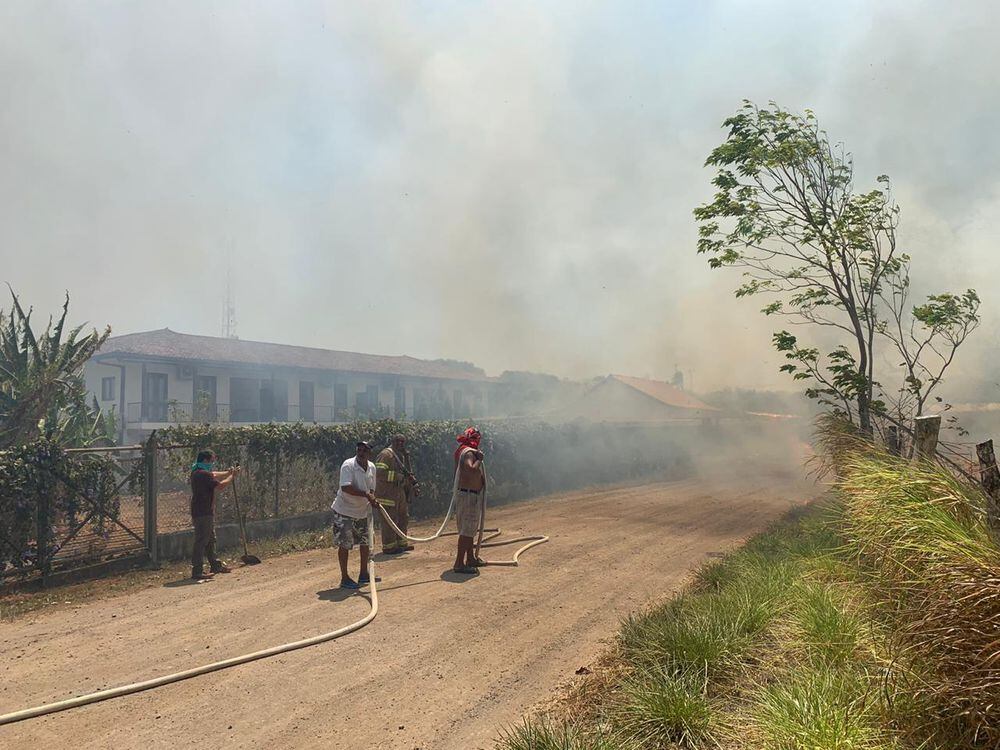 Incendio en un herbazal afecta al pueblo de Pedasí | La ...
