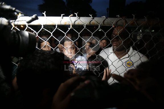 Presidente de la Asamblea se compromete a dialogar con los jóvenes que protestan