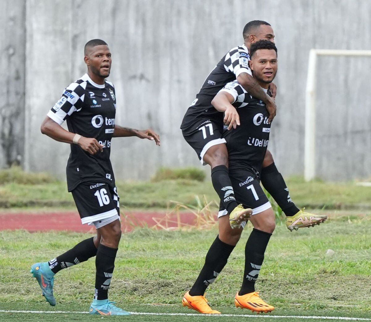 Duelo de líderes del torneo apertura del fútbol panameño terminó sin goles