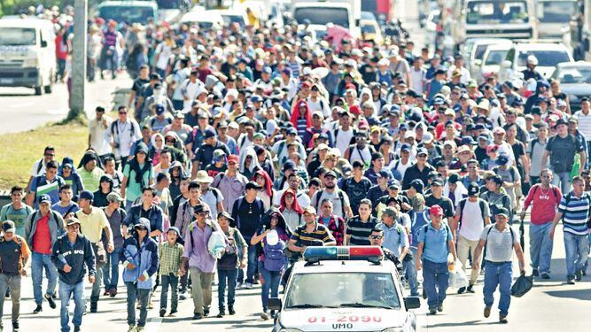 Centenares de salvadore os salen en nueva caravana de migrantes