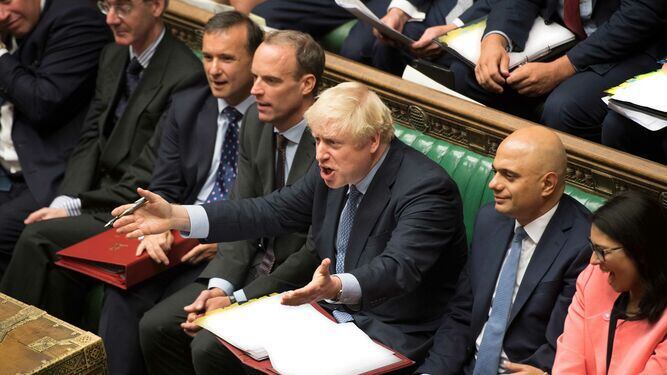 Brexit divide a conservadores; Boris Johnson expulsa a 21 rebeldes