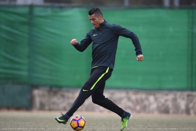Adulto pompa Energizar Cristiano Ronaldo firma contrato de largo plazo con Nike | La Prensa Panamá