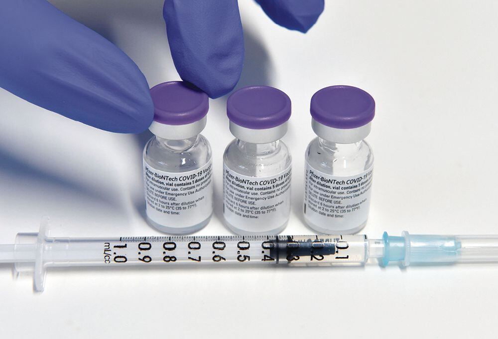 Vacunas de Pfizer y Moderna son efectivas contra las variantes indias, según estudio