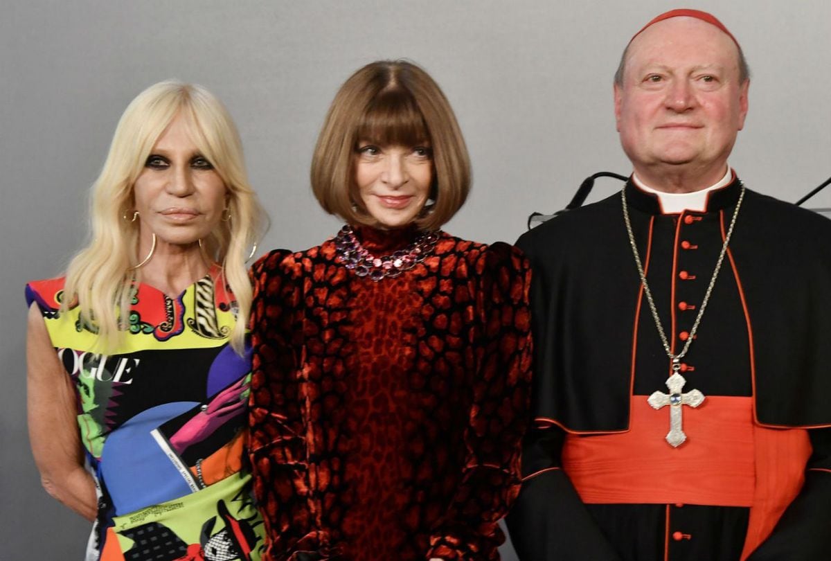 Vaticano, Versace y ‘Vogue’ muestran la influencia católica en la moda