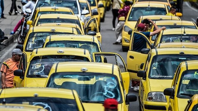 Cientos de taxistas protestan en Colombia contra Uber y otras plataformas