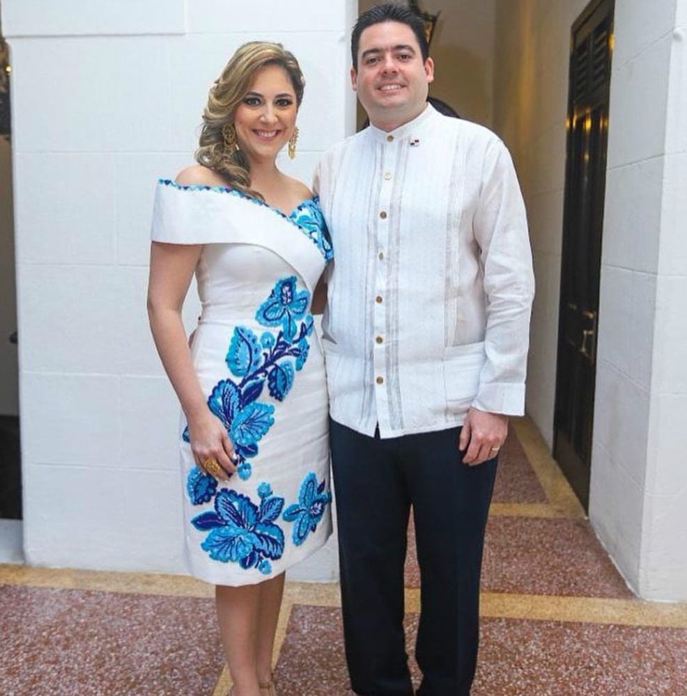 El halagado vestido estilizado de Julieta de Carrizo, la esposa del vicepresidente