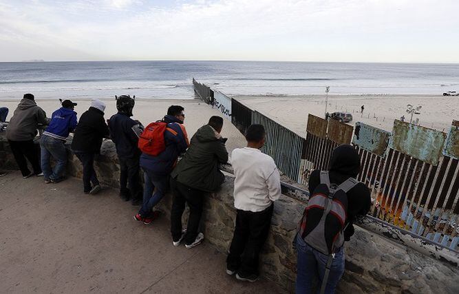 Cientos de migrantes de la caravana llegan a Tijuana La Prensa